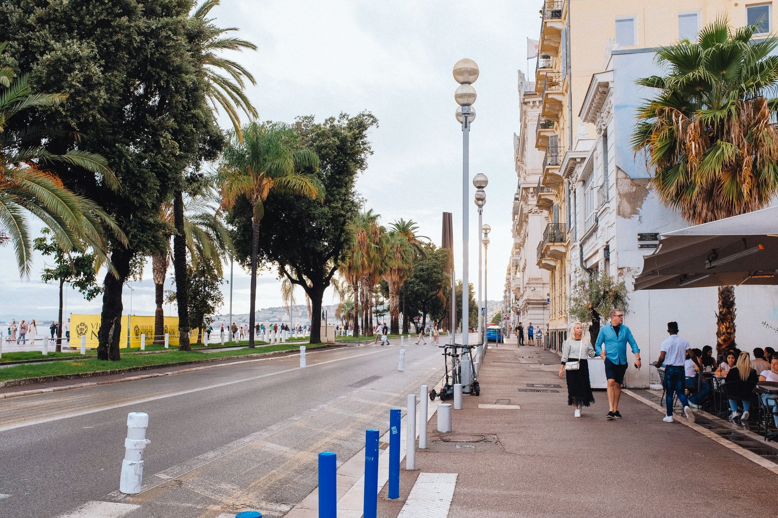 La Promenade des Anglais à Nice, un jour de soleil